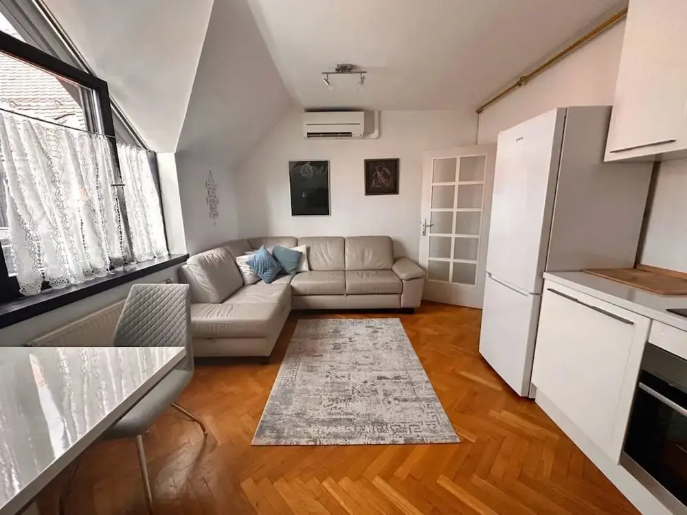 Charming City Loft Apartment With Free Parking