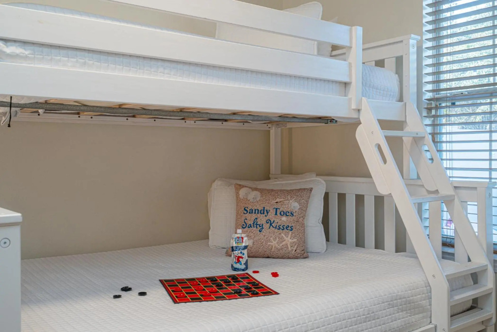 Pet friendly! Modern beach house with private heated pool-7 min walk to private beach access