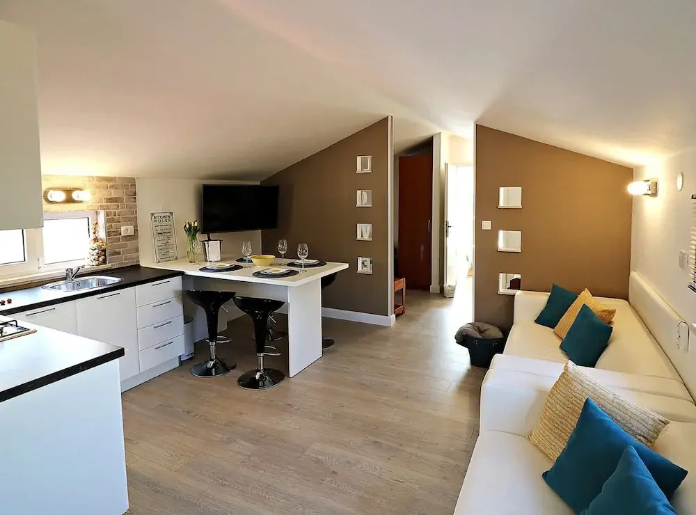 Villa Šolo - Peaceful Nature Park Getaway