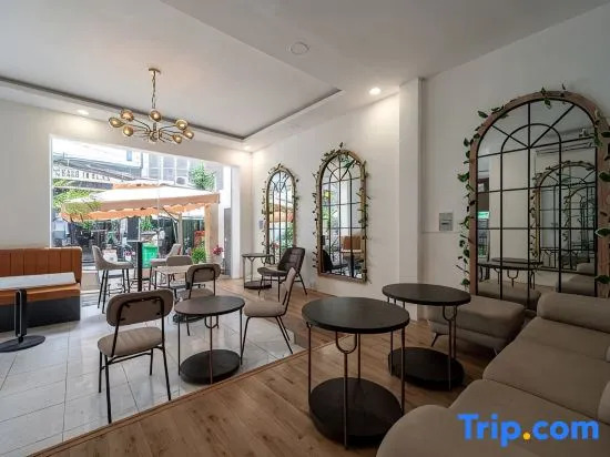 Latte Lounge - Heart of city central District 1 Amazing place
