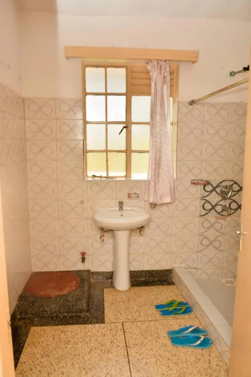 MAKERERE UNIVERSITY GUEST HOUSE