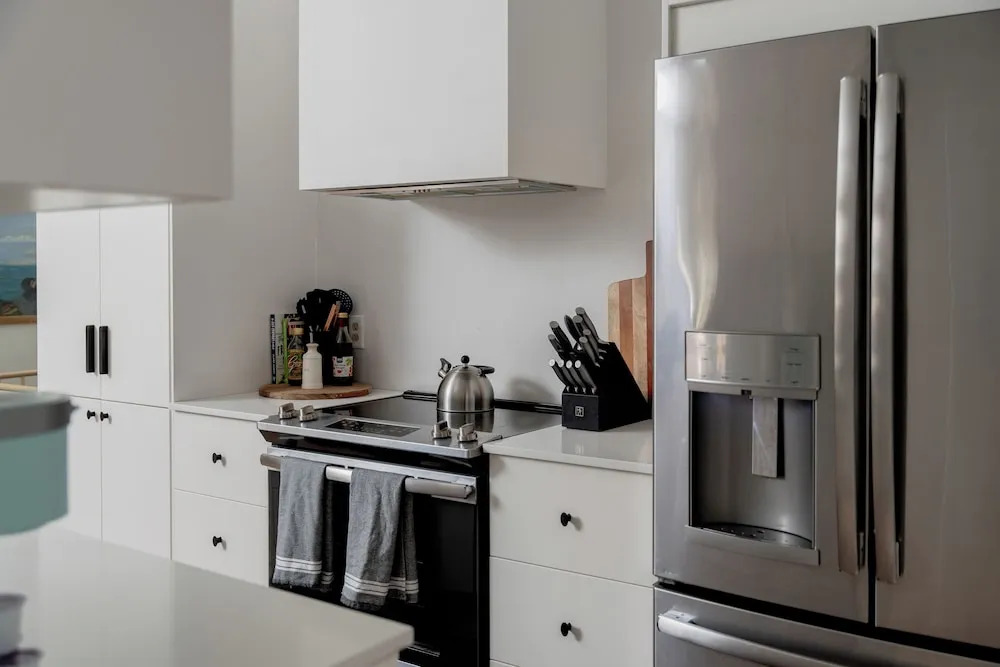Quiet Convenient and Modern Haven