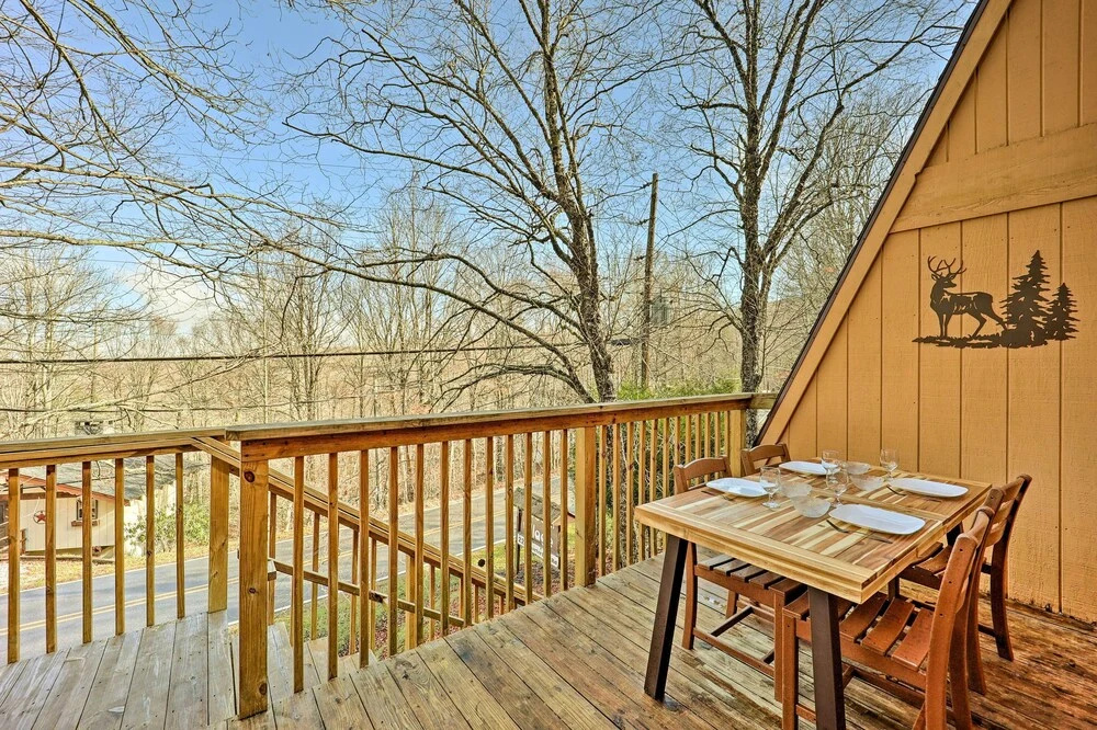 1 Mi to Skiing: Beech Mountain Condo w/ Fireplace!
