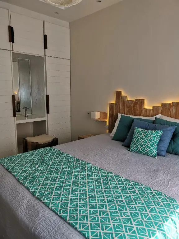 PEREYBERE -Charming 2 bedrooms apartment- WITH POOL - BEACHCOVE Apartments, North Living, APT 8