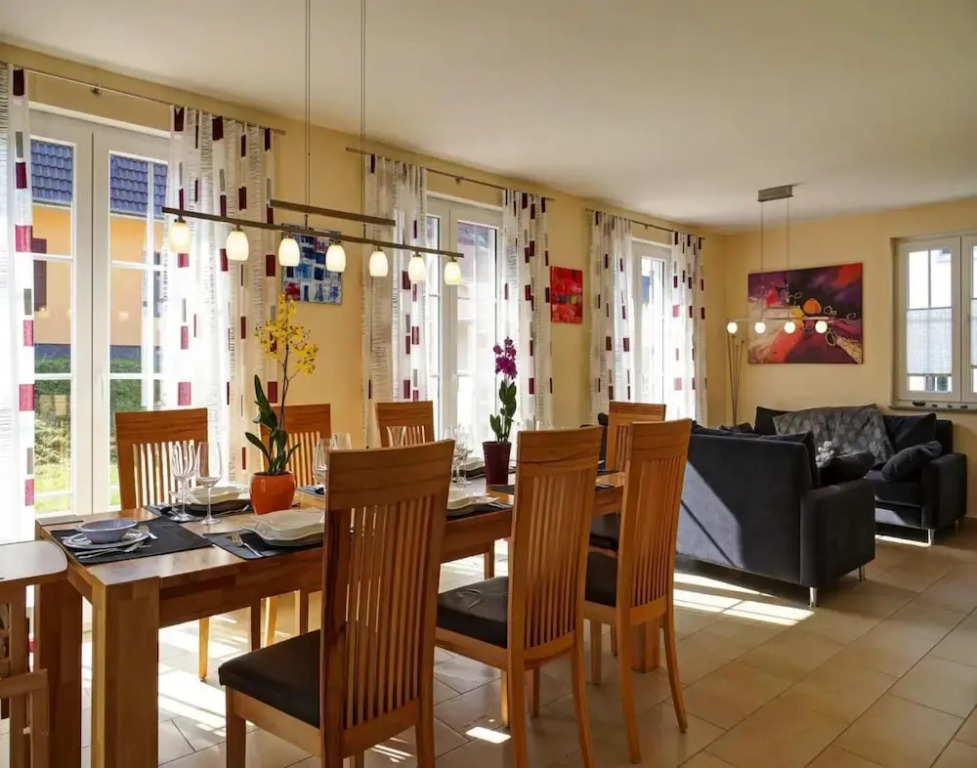 Holiday House Nightingale, Glowe