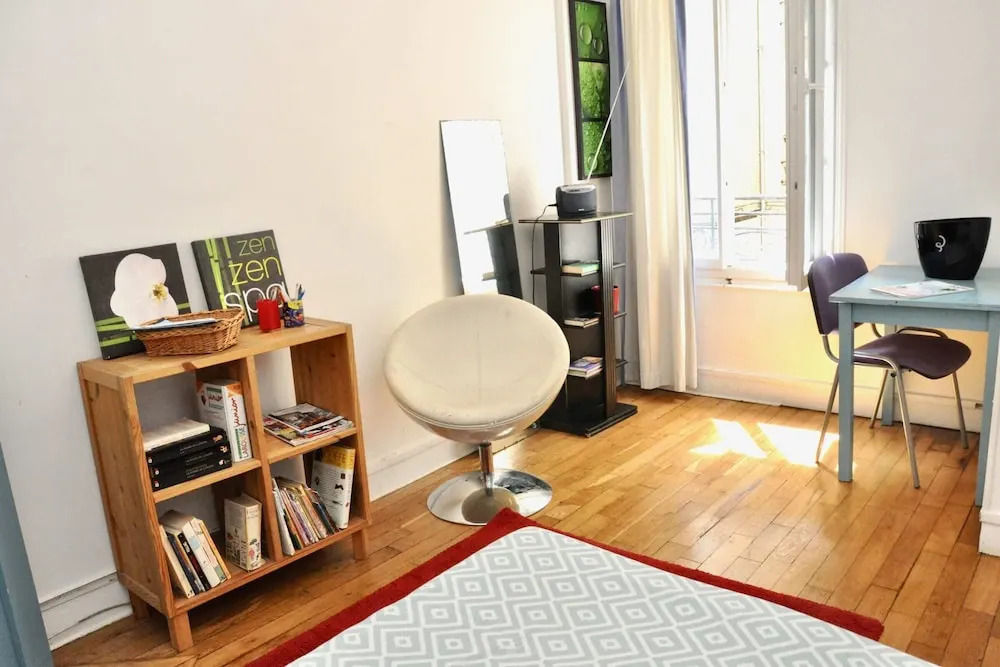 Bright Studio Near Paris