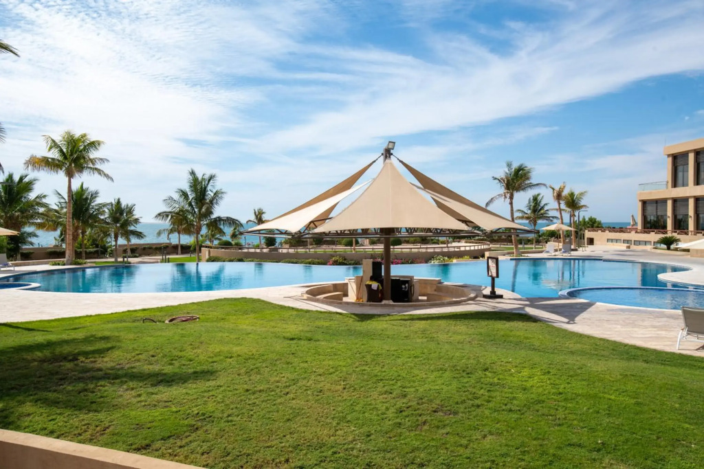 Royal Lazure Resort