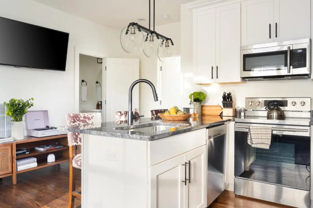 Hart Suite Buyout 1 by AvantStay Two Town House Buyout w Modern Amenities in Nashville