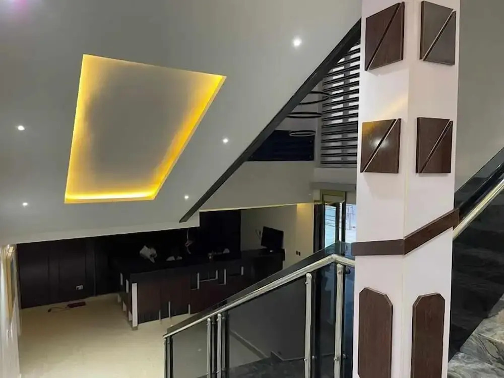 London Base Villa