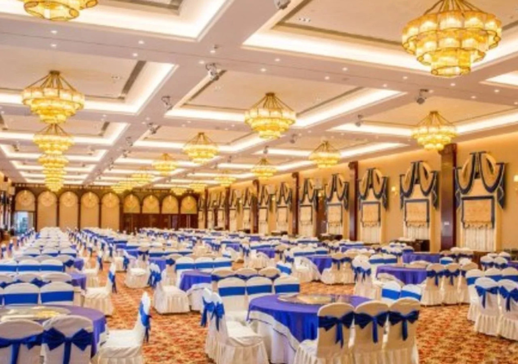 Happy Castle International Hotel