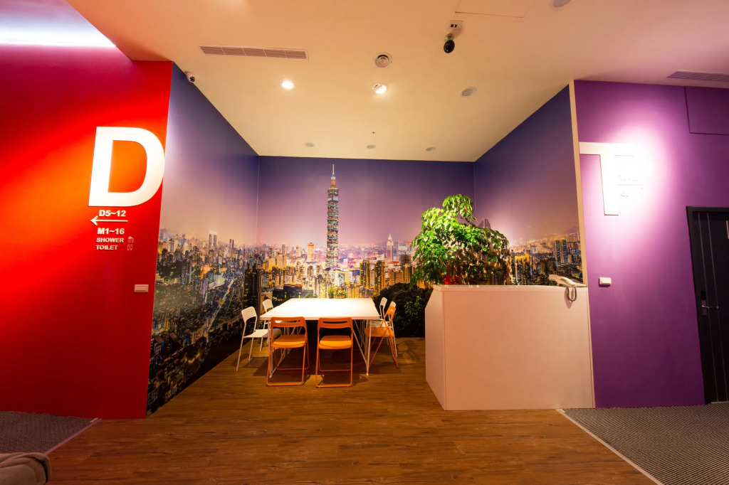 SleepBox Hostel