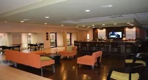 丽笙亨茨维尔机场酒店(Radisson Hotel Huntsville Airport)
