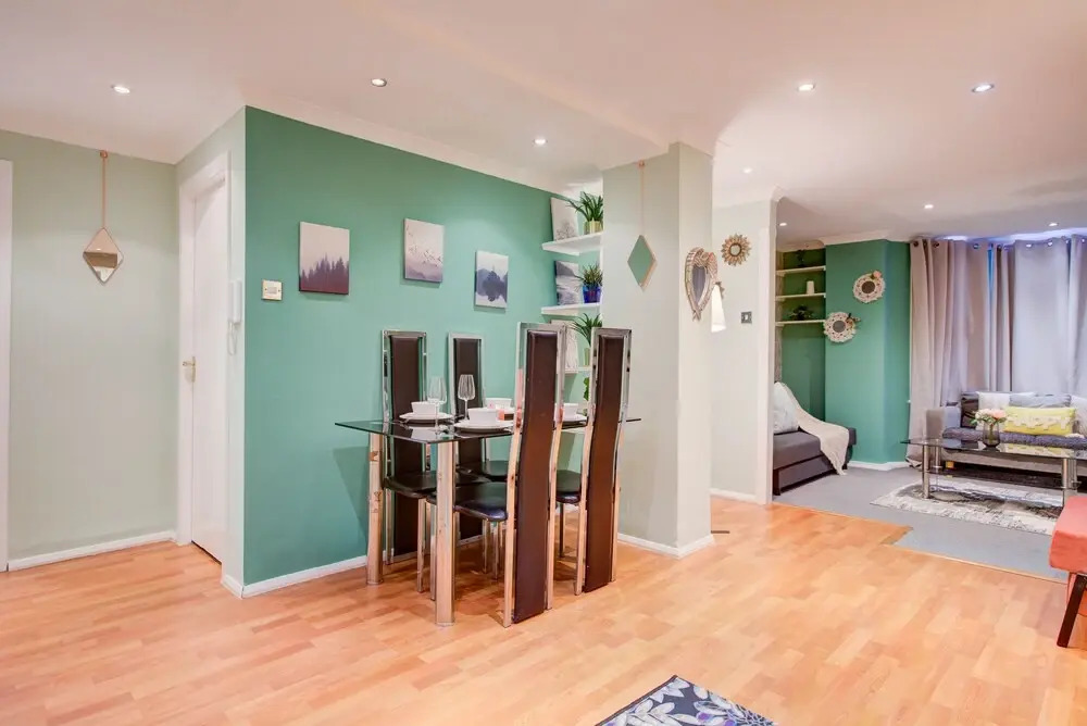 2-bedroom Private Independent Flat- Central London