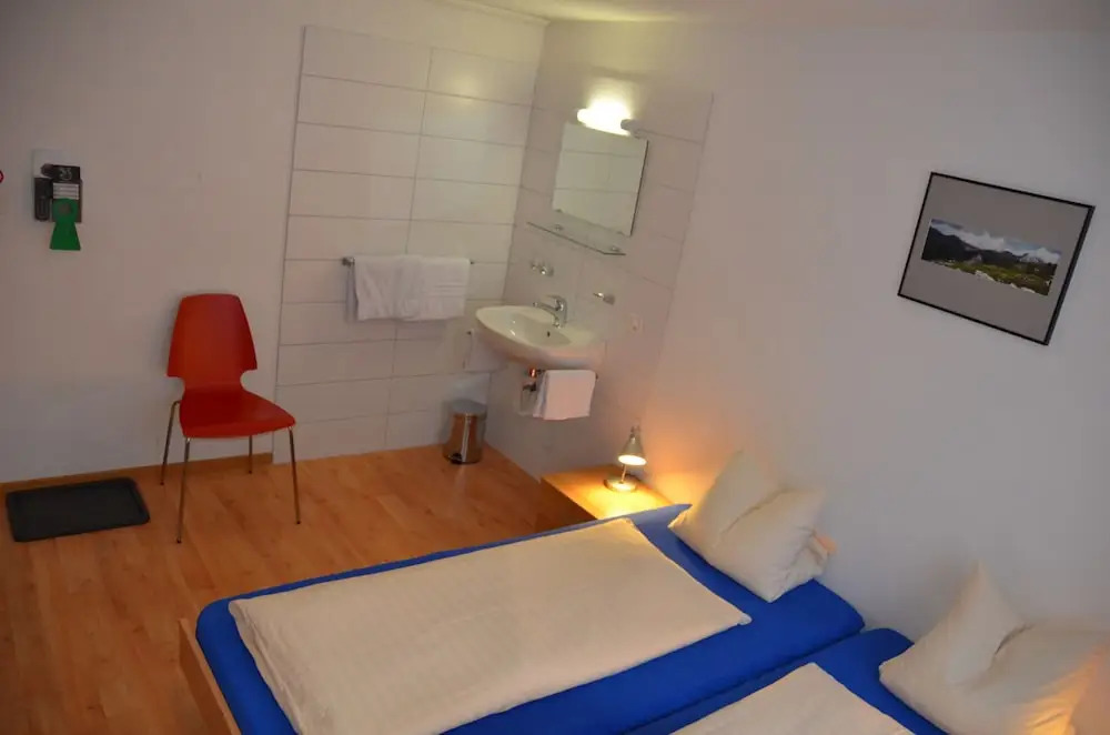Hirschen Backpacker-Hotel & Pub