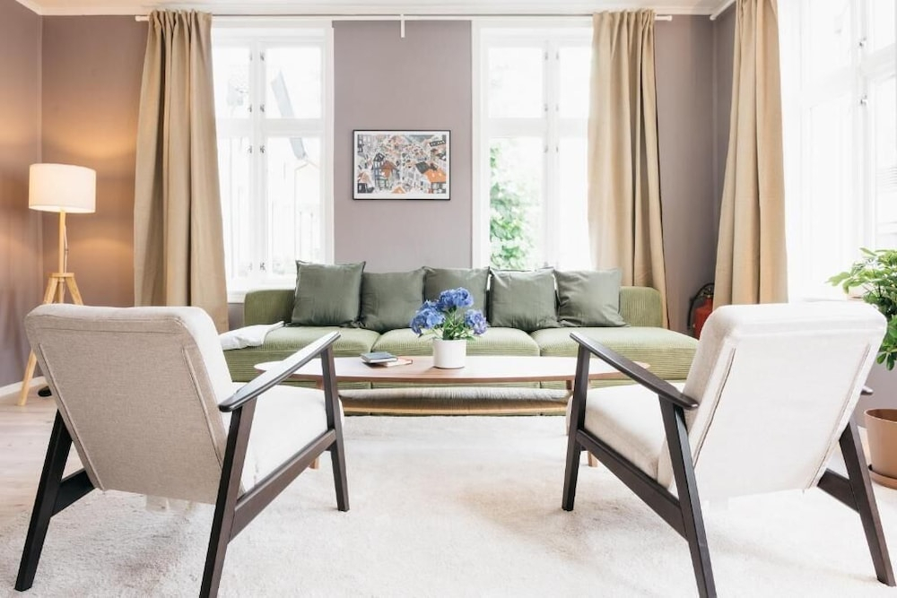S54 - Private Rooms in the City Center