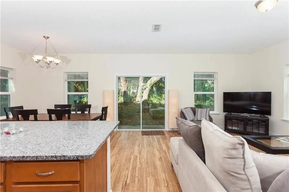 Ocean Palms, Sleeps 8, 4 Bedroom, Walk to the Beach by Vtrips