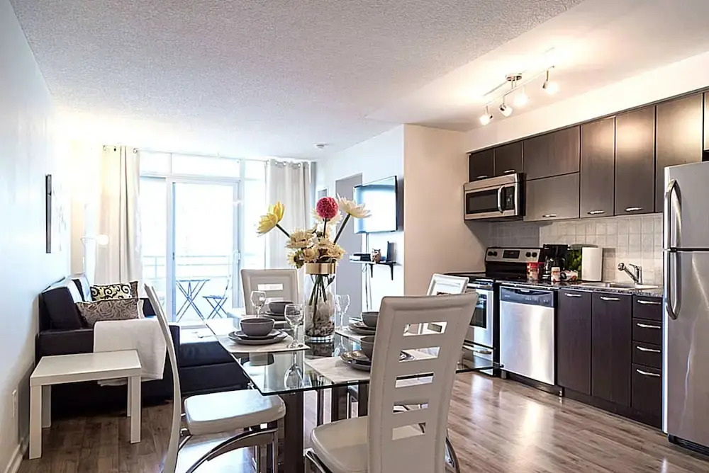 Lavish Suites- New Two Bedroom - Amazing CN Tower View