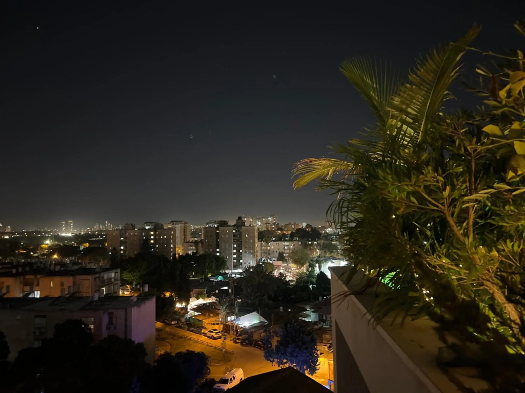 Suite and Room in a breathtaking new designed penthouse in SE TLV