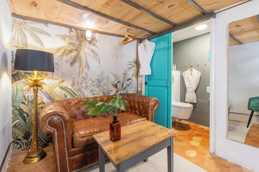 Dog Admiral - Urban Guest House