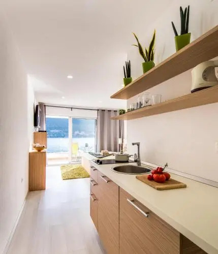 Holidays Roko - Sea View Apartments with Pool
