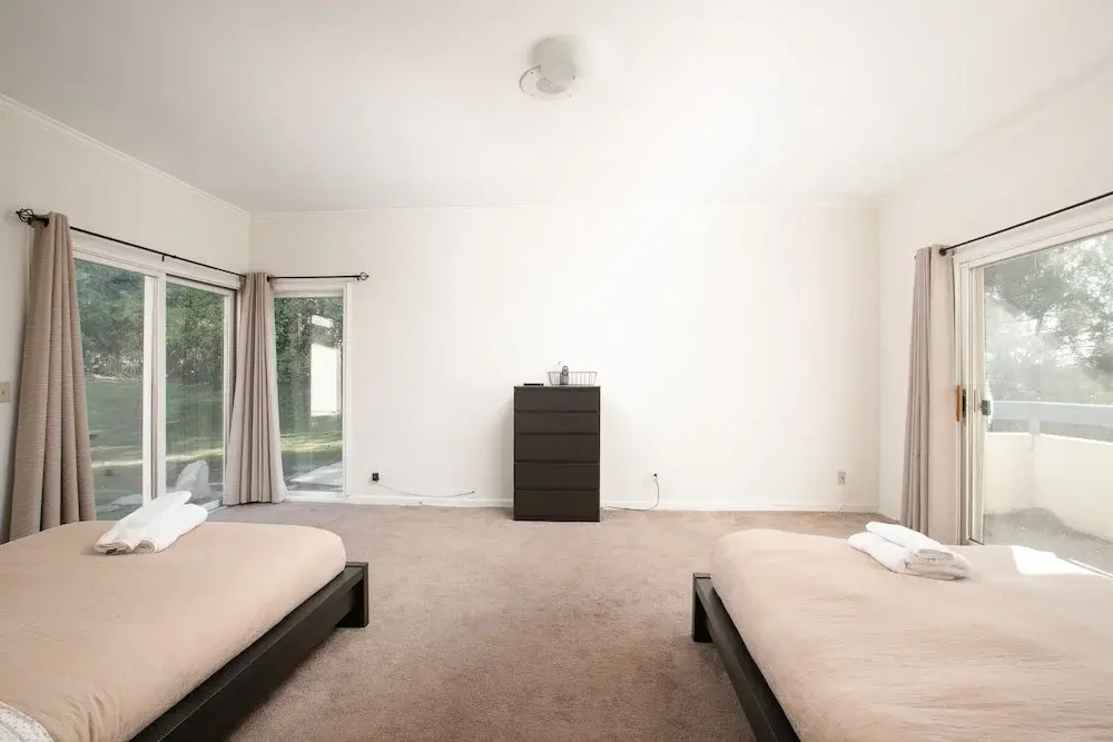 Sunny Pasadena Mansion, Sparkling Heated Pool & Projector Room!