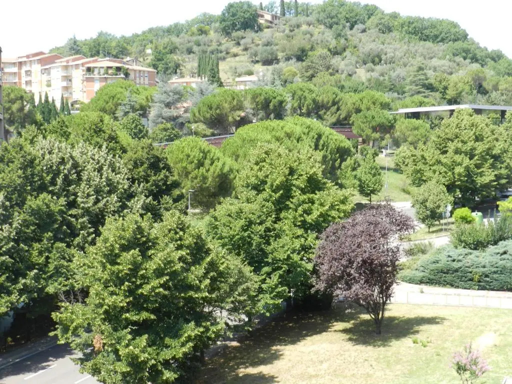 Appartamenti Via Cortonese 1