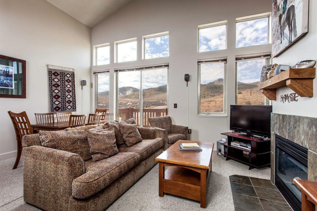 Crestview Condominiums by All Seasons Resort Lodging