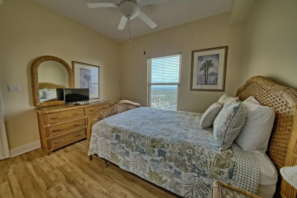 Luxurious Tropical Condo with Breathtaking Gulf View - Unit 2006 by RedAwning