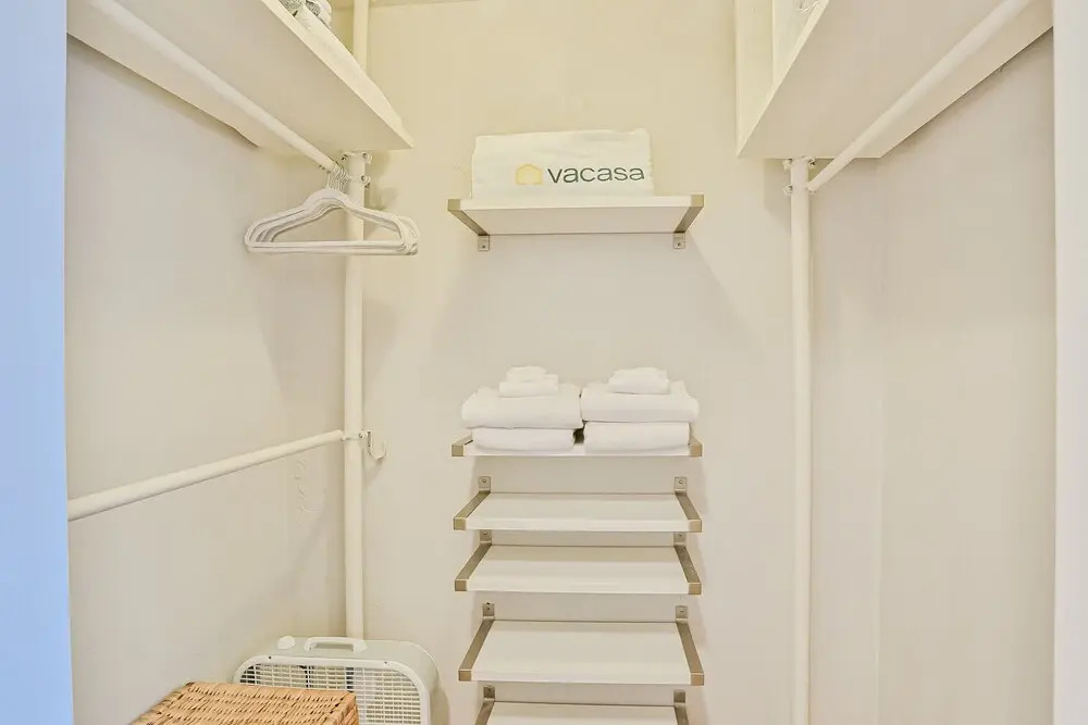 Ocean View Condo With Pool Access, Wifi, & Central AC - Snowbirds OK