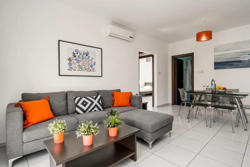 Lovely 2 Bedroom Family Apartment w/ Pool