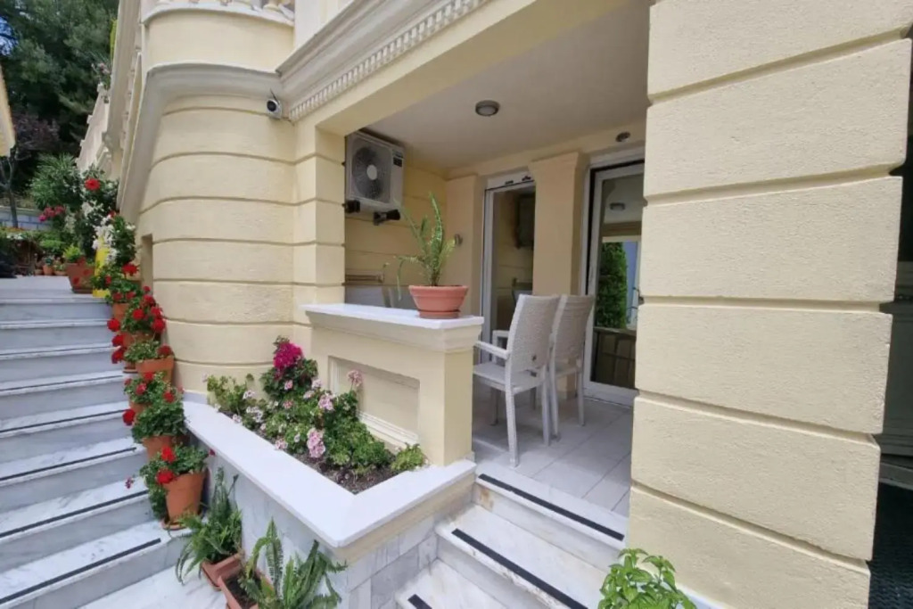 Enavlion Hotel