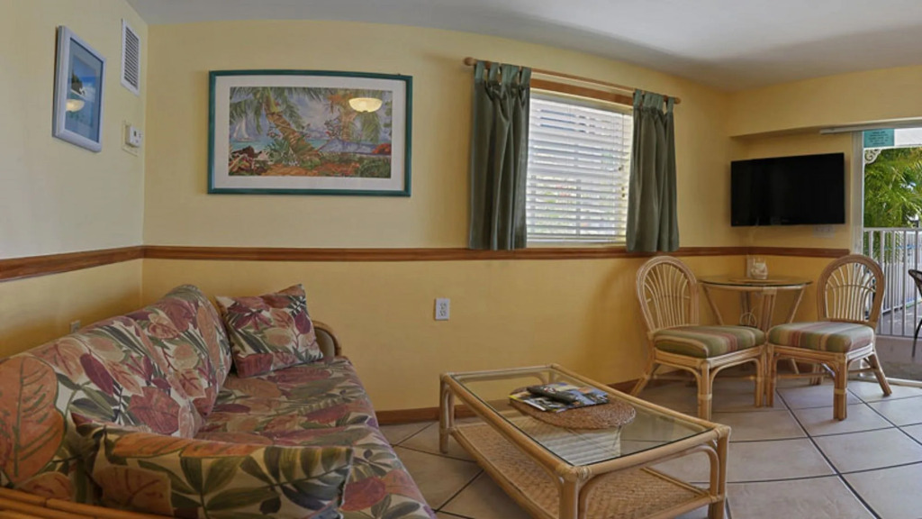 Manatee Bay Inn - Near Fishing Pier Fort Myers Beach