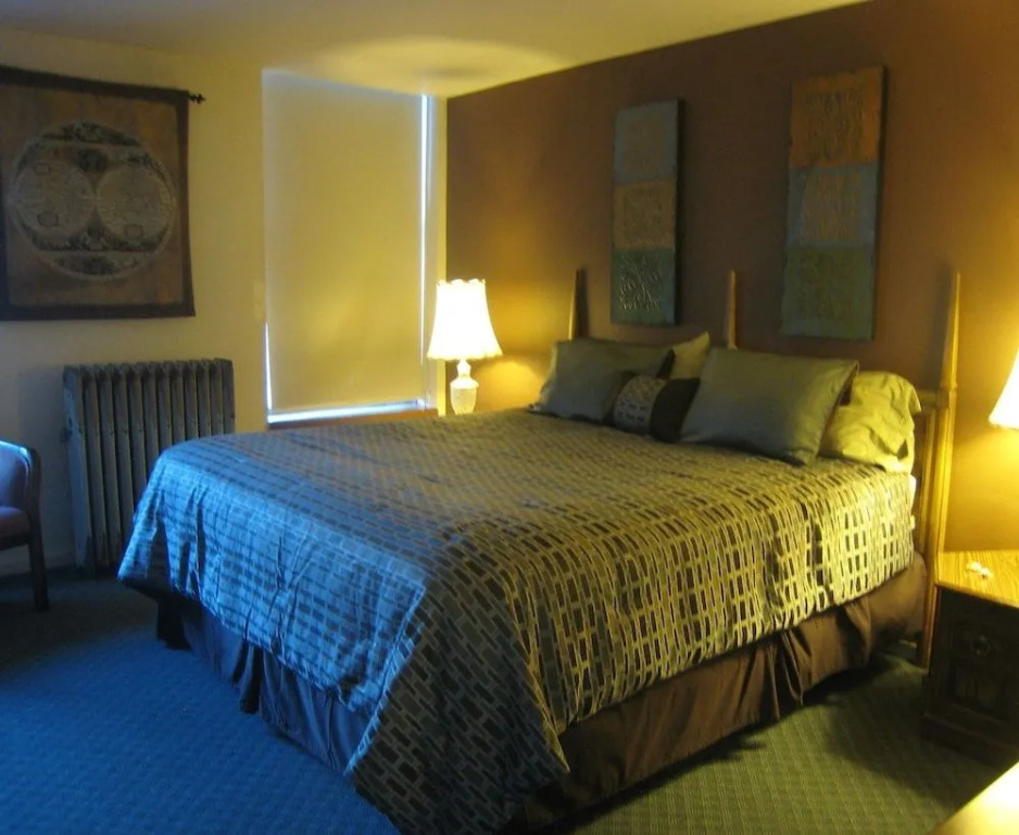 Deadwood Dicks Suites