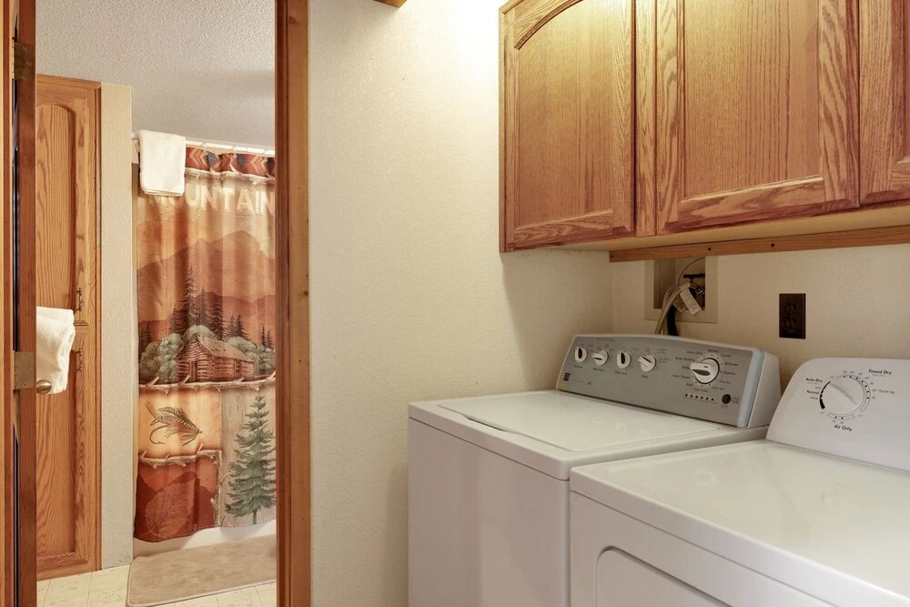 2166-alpine Adventure 5 Bedroom Home by RedAwning