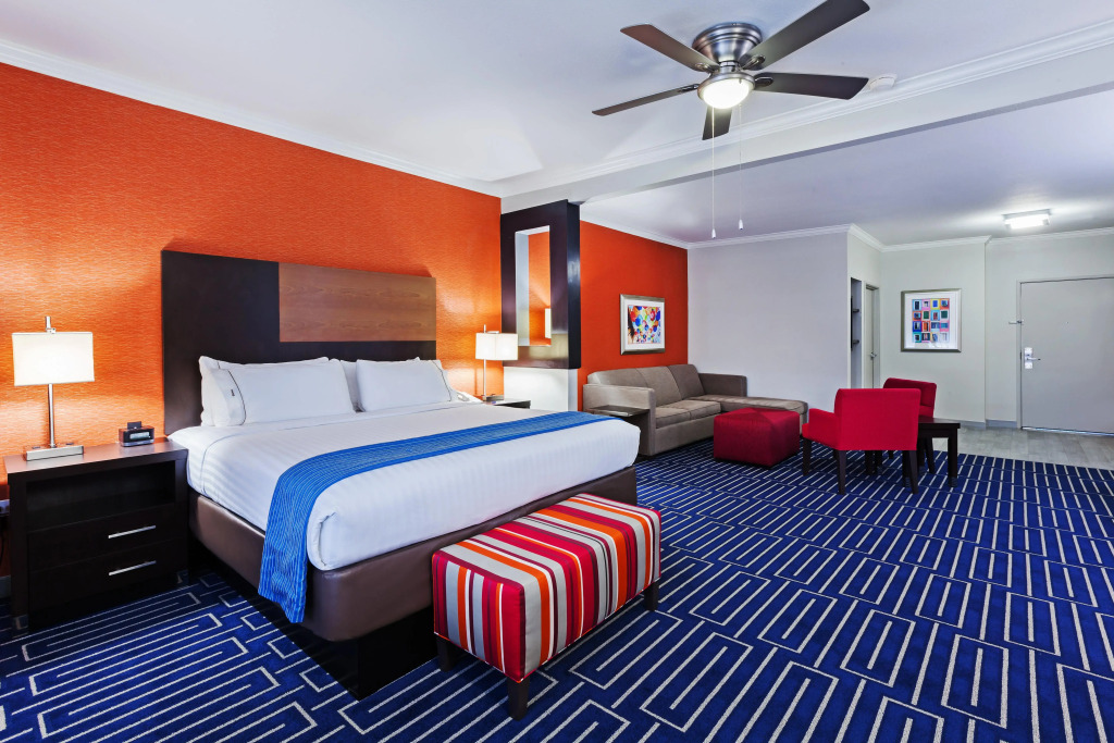 Holiday Inn Express & Suites Houston East by IHG