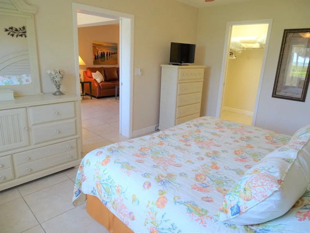 Sunset Royale - 114 2 Bedrooms 2 Bathrooms Apts