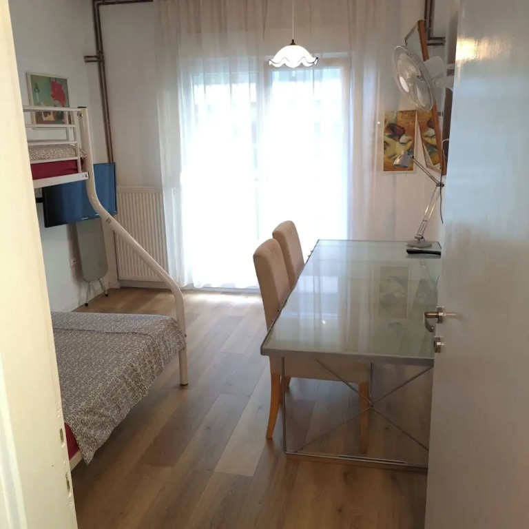 Apartment - Sleeps 5 - Parking - Balcony