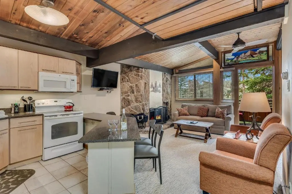 Laurelwood Condominiums Studio Premier Unit 308