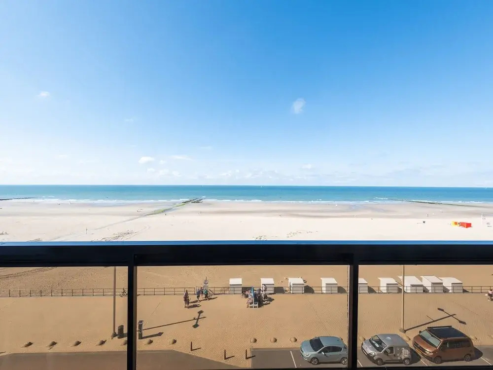 Apartment with sunny terrace and sea view