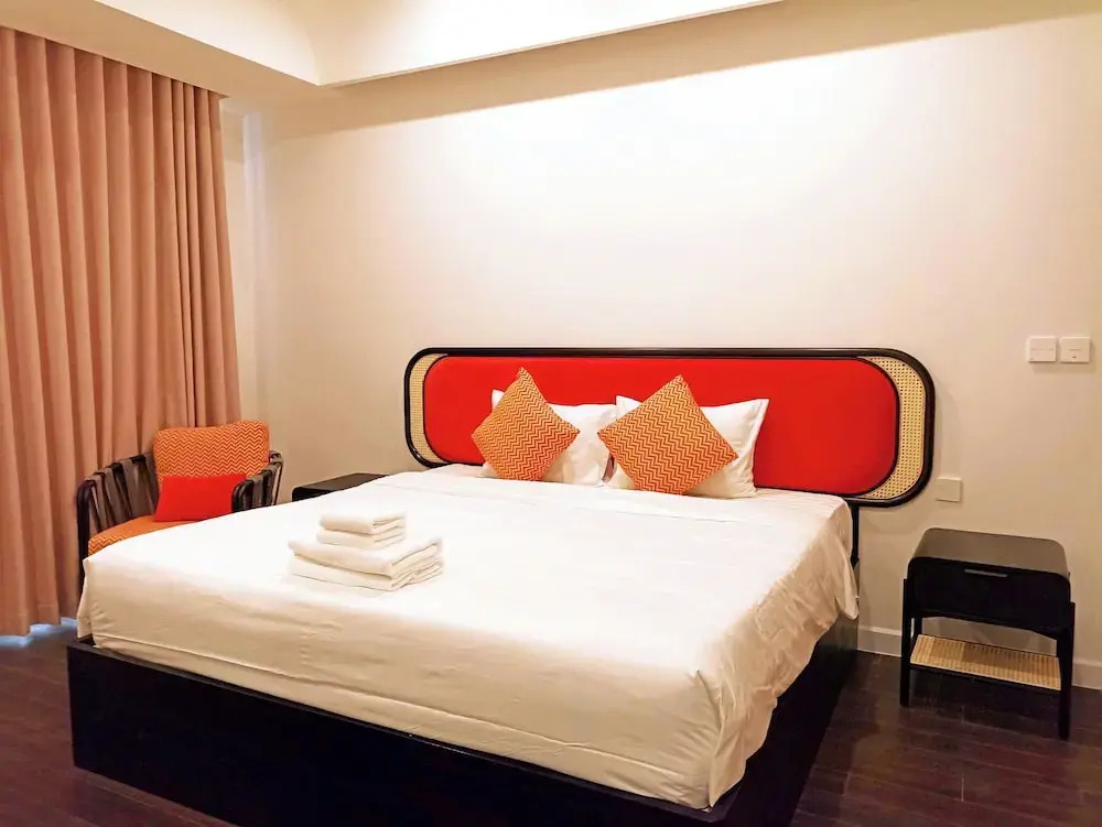 2 Bedrooms Apartment In Sunset Town