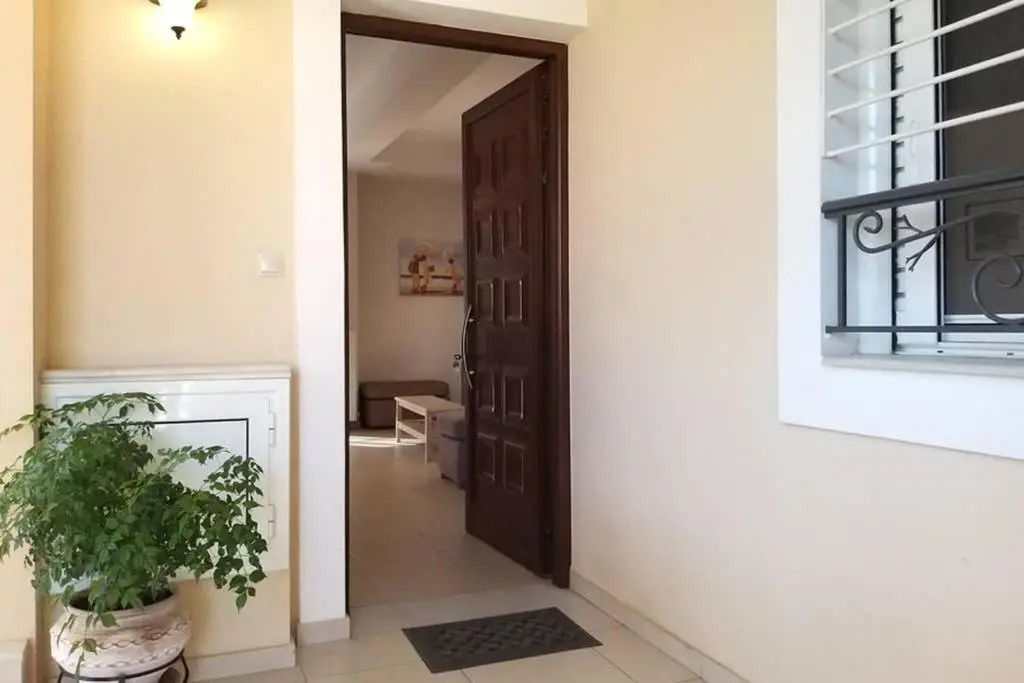 New, modern, bright and independent apartment 83 m2, with garden, 5min to the beach and the city center
