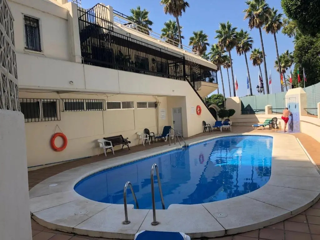 Apartamento 4-2, Edificio Eden Roc I