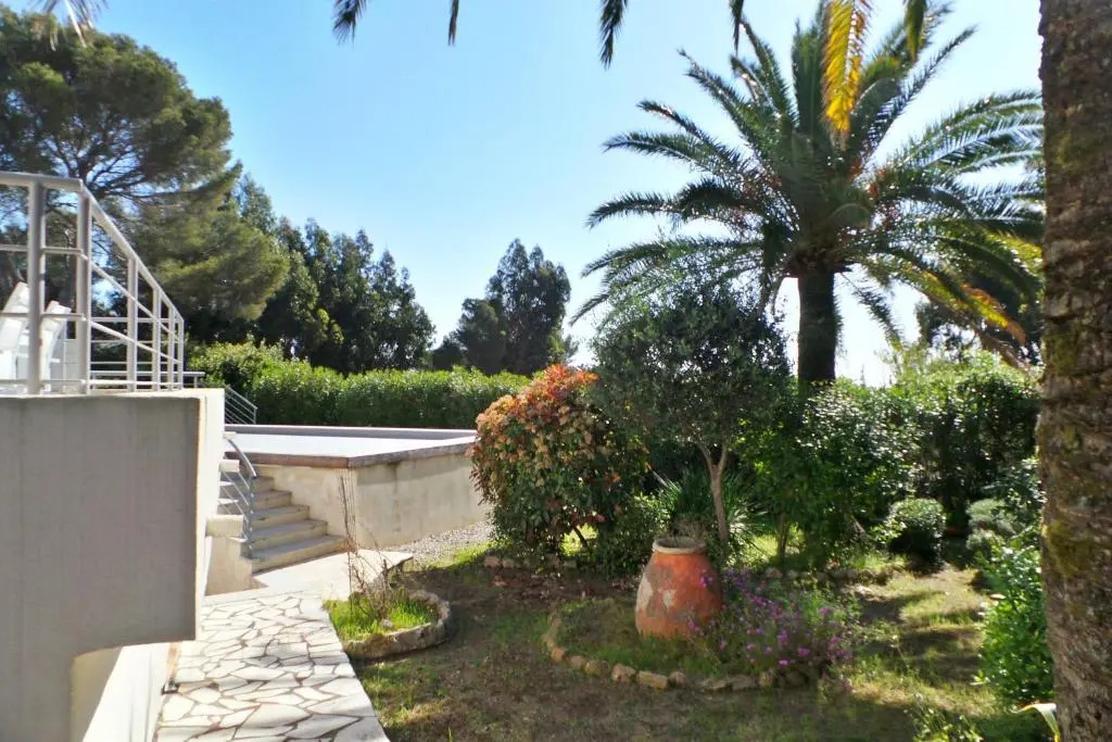 Lou Mazett 2465 villa