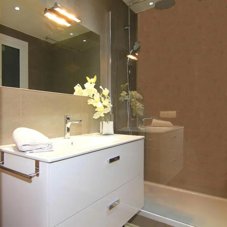 Classbedroom Fira Business Apartment