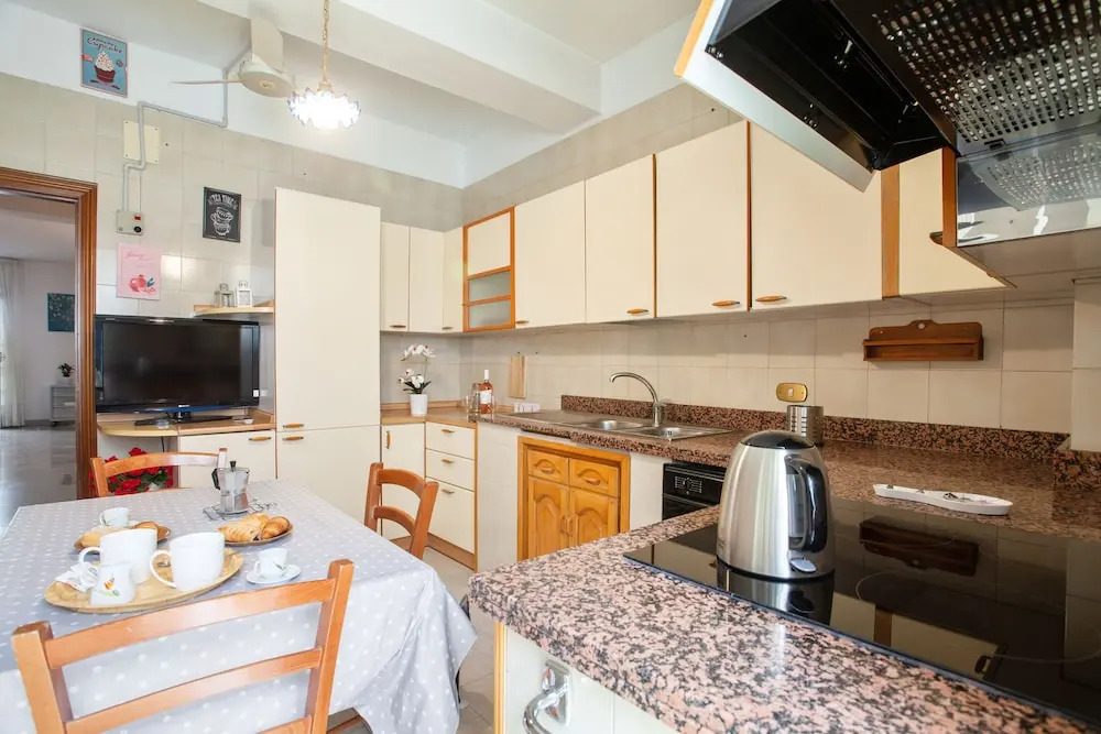 Pane & Pomodoro Beach Roomy Flat