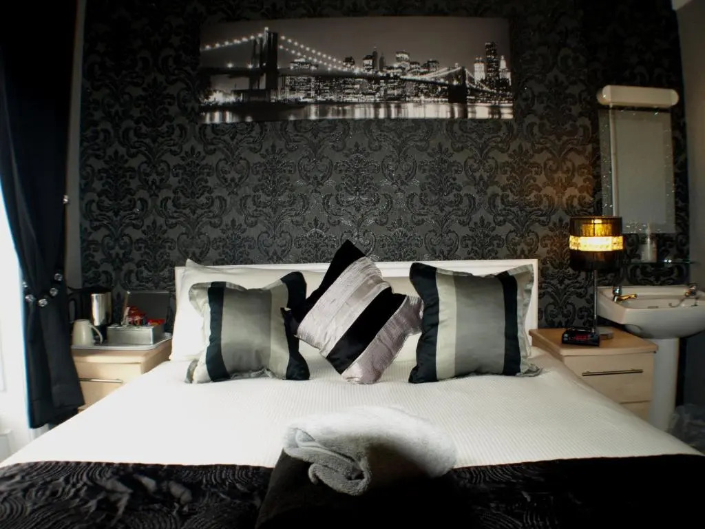Vaila Guest House
