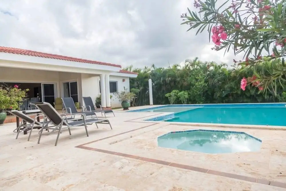New Villa With Infinity Pool