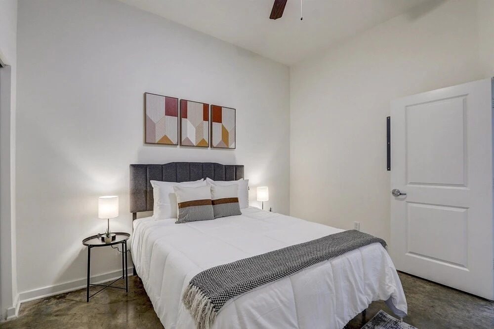 FRONTDESK RM - West Apts, River Market Dist, Kansas City