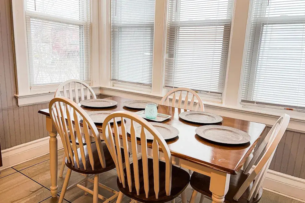 THE 1023 With Private Yard & Parking, Near Falls & Casino by Niagara Hospitality