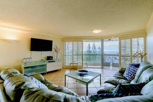 Main Beach Waterfront Apartment